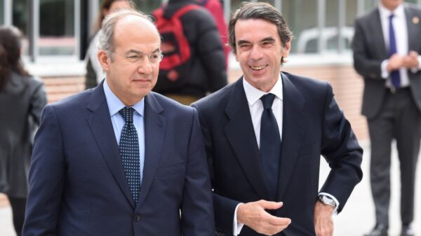 Aznar abre la puerta de España a Calderón