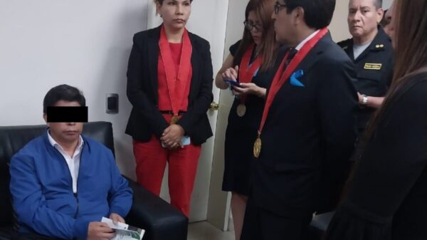 Consuman golpe de Estado en Perú, detienen a Pedro Castillo