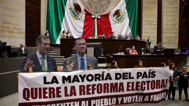 Burocracia dorada del INE, sale raspada por el Plan B de AMLO