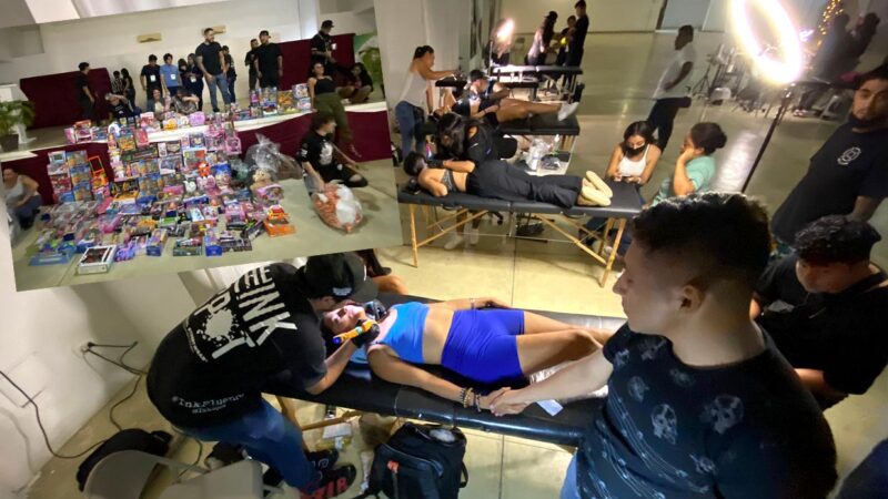 Artistas tatuadores logran exitosa recaudación de juguetes en Cancún