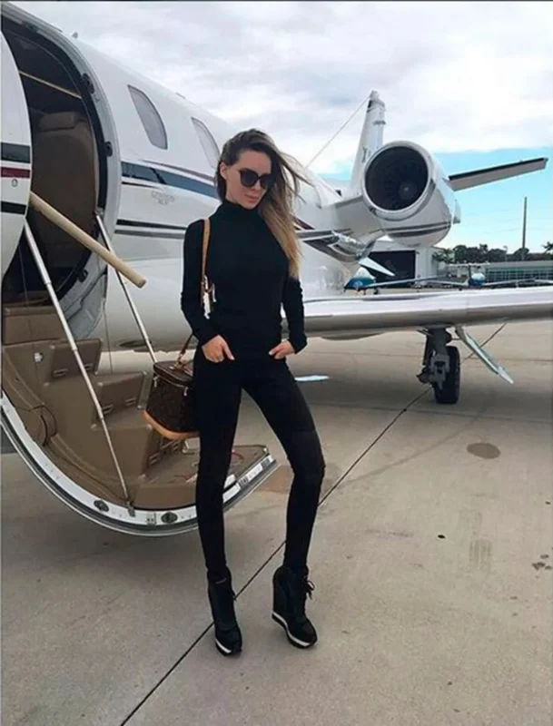 VIDEO: Belinda desconoce la aerolínea "VivaAerobus"