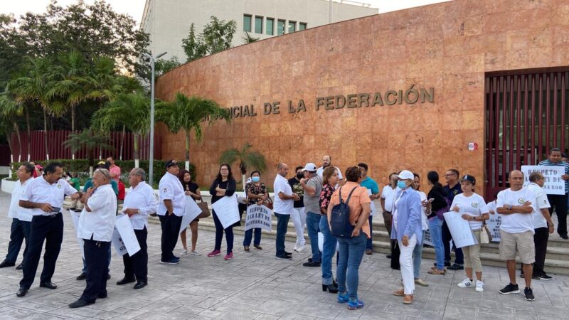 Plantón de taxistas en la sede del Poder Judicial de la Federación (VIDEO).