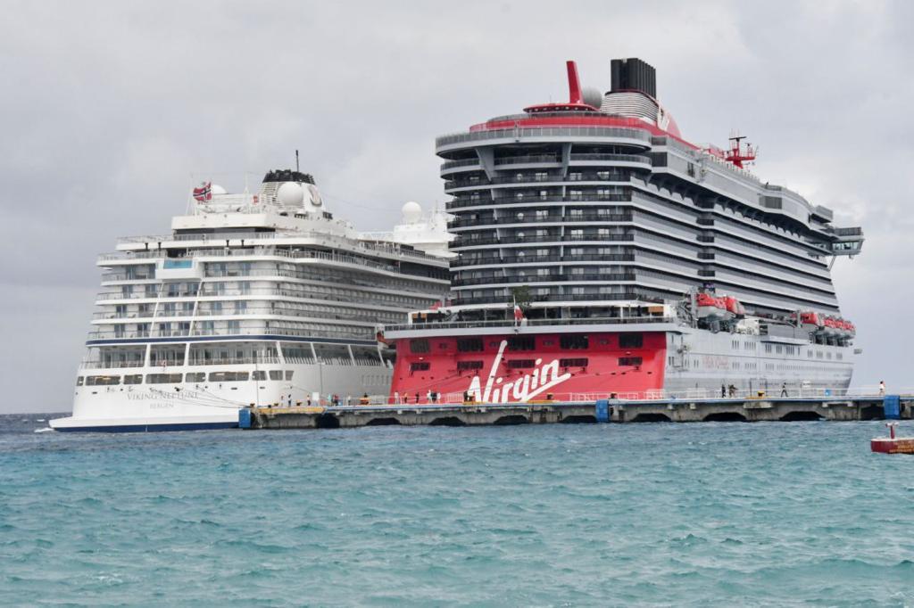 Arribaron a Cozumel siete cruceros para celebrar la Navidad; más de 18 mil turistas arribaron a la isla en los hoteles flotantes.