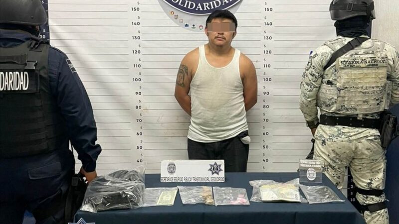 Detienen a sujeto con droga y 80 mil pesos en efectivo.
