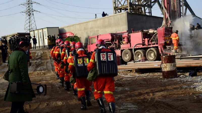 Derrumbe en una mina de oro en Chipa sepulta a 18 trabajadores.
