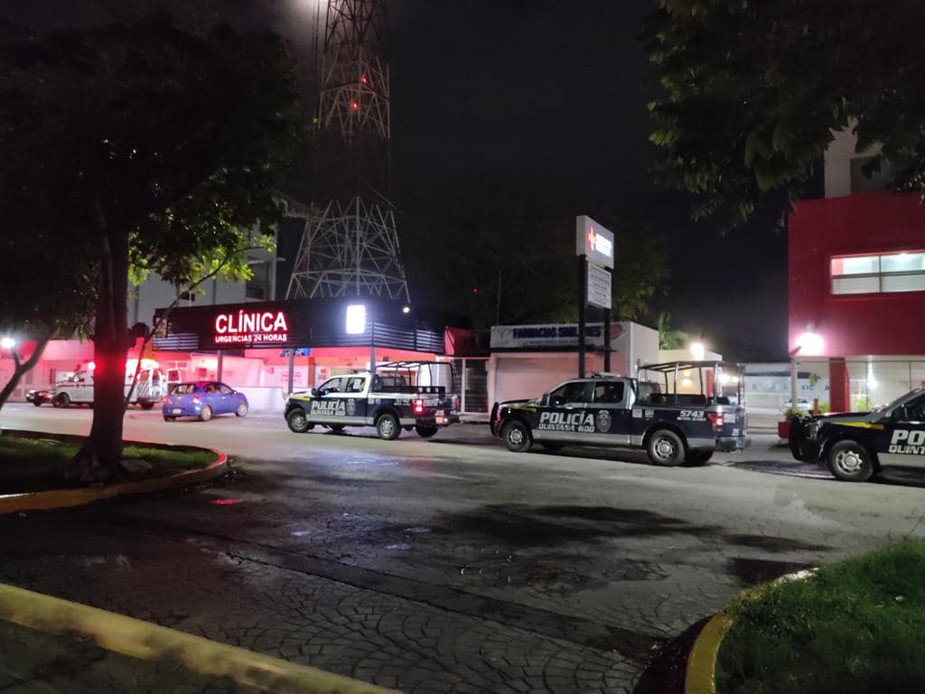 Balean a empleado en intento de asalto en la Bonampak y López Portillo; con una herida en la cintura llegó a la Cruz Roja en busca de apoyo.