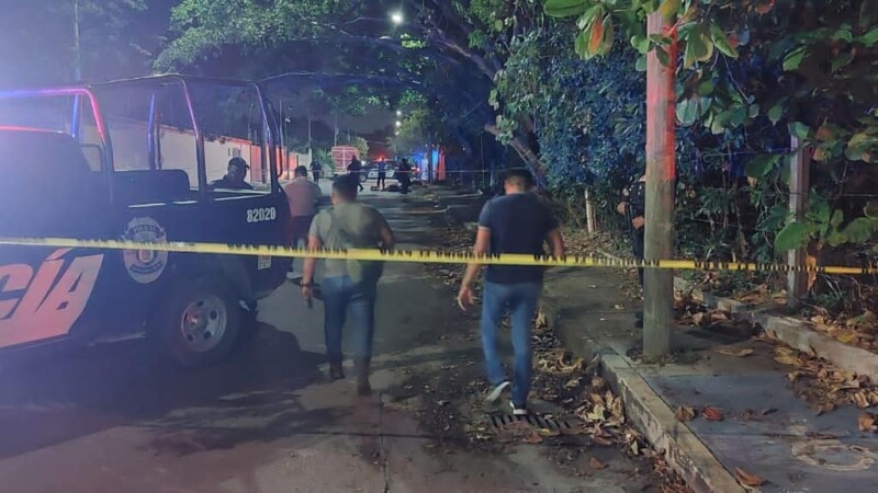 Abandonan el cuerpo de un ejecutado en un parque de Playa del Carmen.
