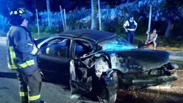 Prensada una mujer tras fuerte accidente en la Zona Hotelera de Cancún.
