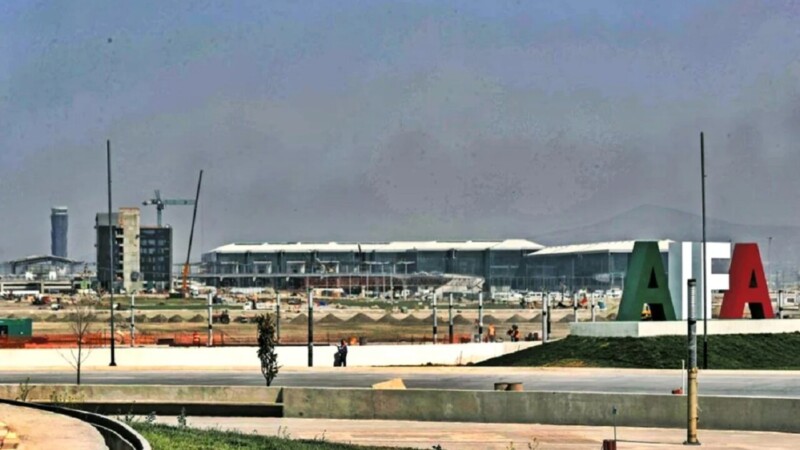 Niega AMLO ampliar plazo para que aerolíneas de carga salgan del AICM