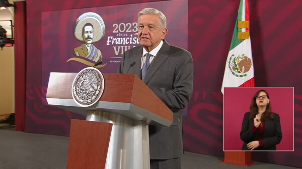 Defiende AMLO Plan B, “no genera ningún conflicto”