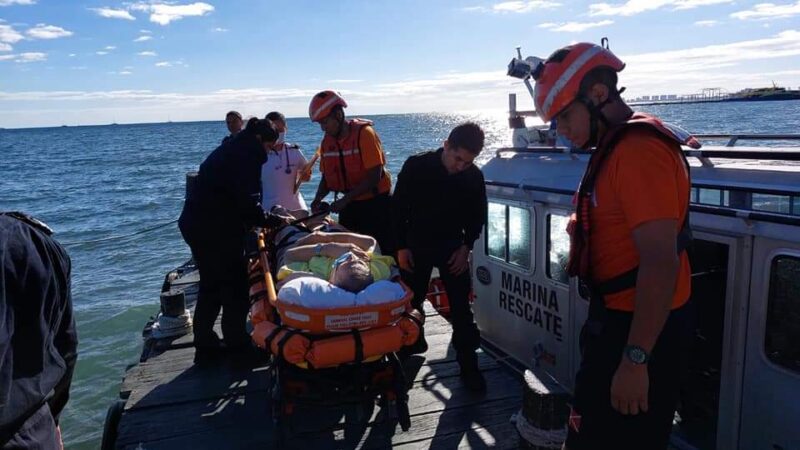 Realiza la Marina evacuación médica de un pasajero de crucero en Isla Mujeres.