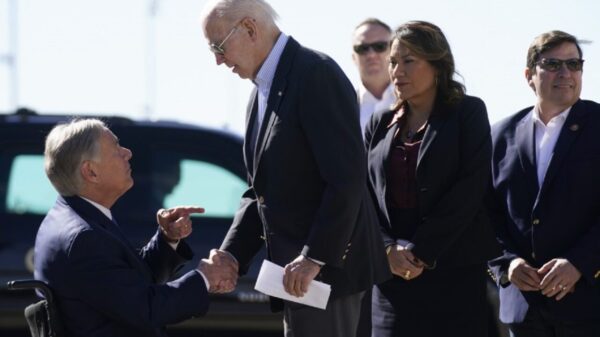 Gobernador de Texas y Joe Biden, un tenso encuentro en la frontera