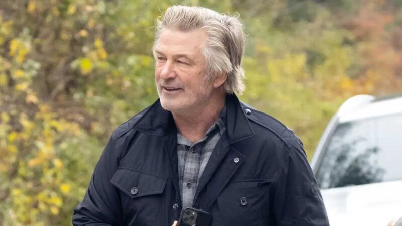Alec Baldwin es acusado de 'homicidio involuntario' por la muerte de Halyna Hutchins