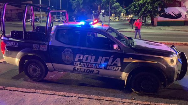 Atacan sicarios a policías en Cancún, logran detener a dos
