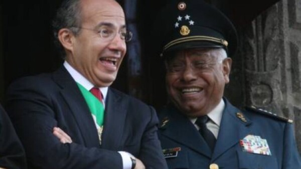 “Embarran” con sobornos a titular de la Sedena con Felipe Calderón