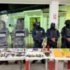 Decomisan droga, armas y celulares durante un cateo en el Cereso de Cancún.