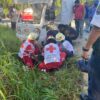 Lesionados dos motociclistas al ser impactados por mototaxi en Tres Reyes.