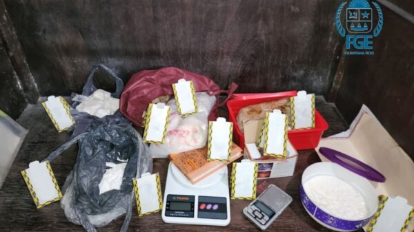 Decomisa la Fiscalía cocaína durante un cateo en Cozumel.