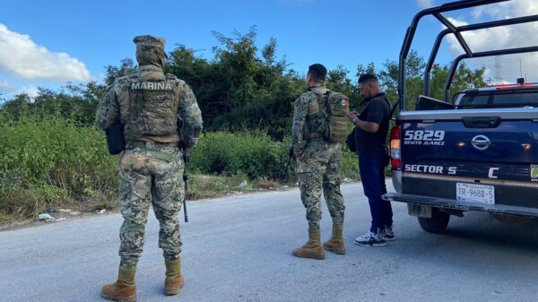 Descubren cadáver putrefacto en colonia irregular de Cancún