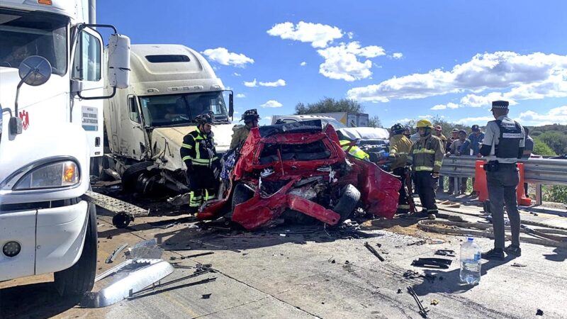 Muere bebé en brutal carambola en la México-Querétaro