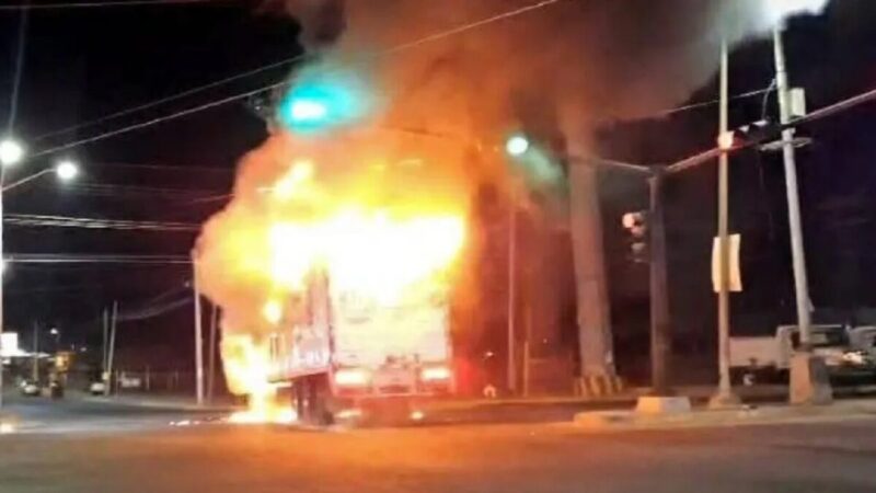 Reportan enfrentamientos y bloqueos en Culiacán