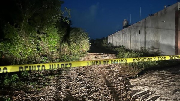 Encuentran un cadáver humano en colonia irregular de Cancún
