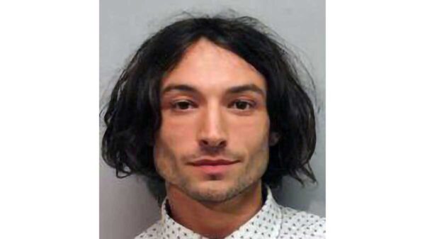 Ezra Miller se declarará culpable de robo a una vivienda