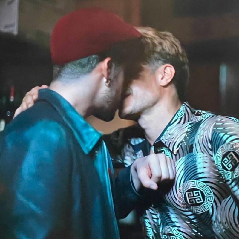 Filtran imágenes de Bad Bunny y Gael García Bernal besándose en la boca