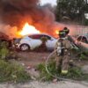 Incendio daña 13 vehículos en el corralón de Grúas Cardona en Cancún.