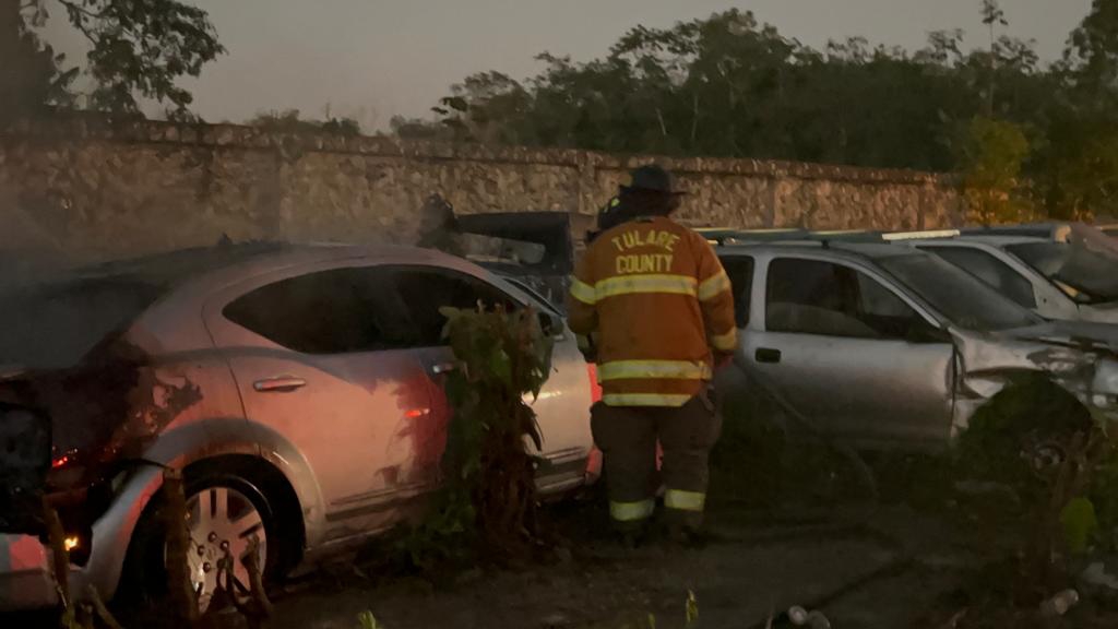 Incendio daña 13 vehículos en el corralón de Grúas Cardona en Cancún; aunque todavía no se sabe que lo provocó, pudiera ser un atentado.