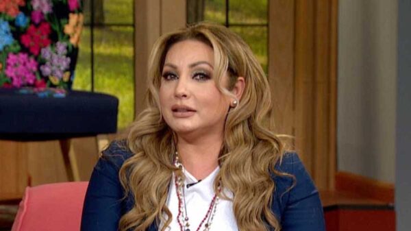 Impiden a Paty Navidad viajar Estados Unidos por no tener vacuna del Covid-19