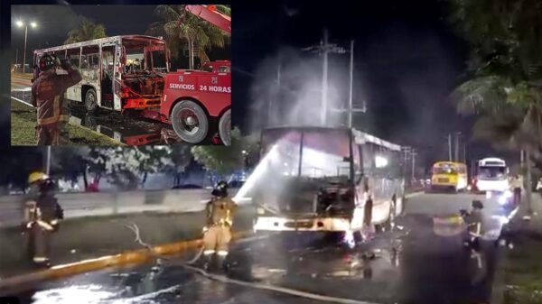 En Cancún, incendio en autobús desata el terror en empleados de hotel