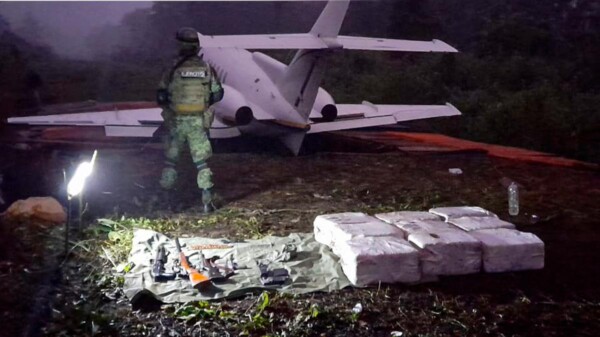 Intercepta la Sedena jet cargado con cocaína en Chiapas.
