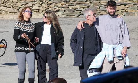 Los padres de Piqué reciben con cariño a Clara Chía