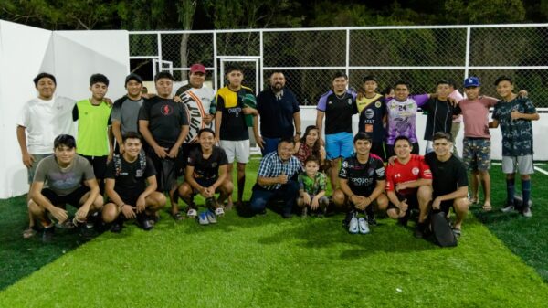 Marciano Dzul entrega dos obras deportivas en Chemuyil