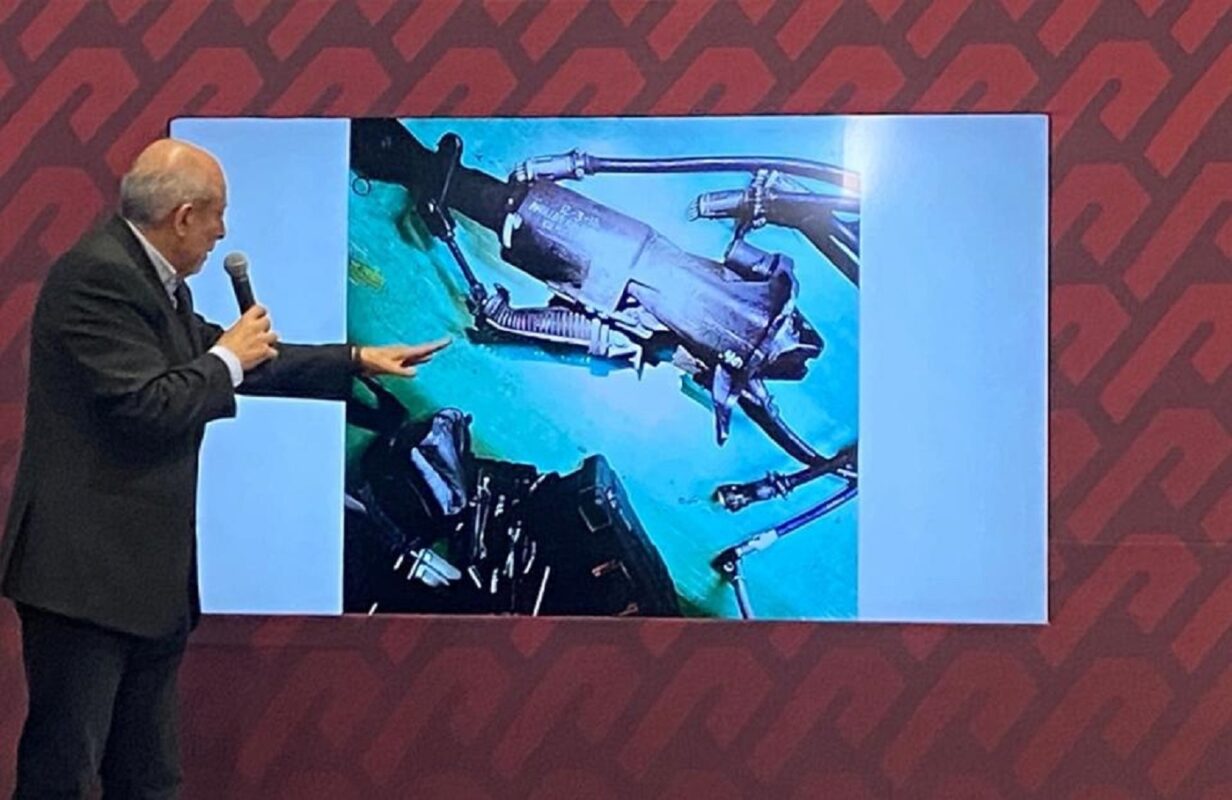 Un tornillo flojo y otro “degollado” están entre las causas preliminares que provocaron la separación de trenes en la Línea 7 del Metro, explicó este lunes el director Guillermo Calderón.