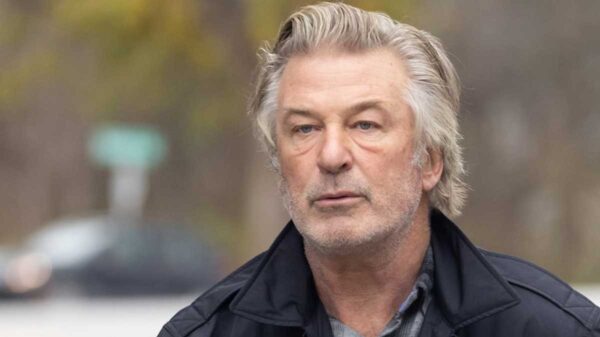 Se pronuncian abogados de Alec Baldwin ante acusación de homicidio involuntario