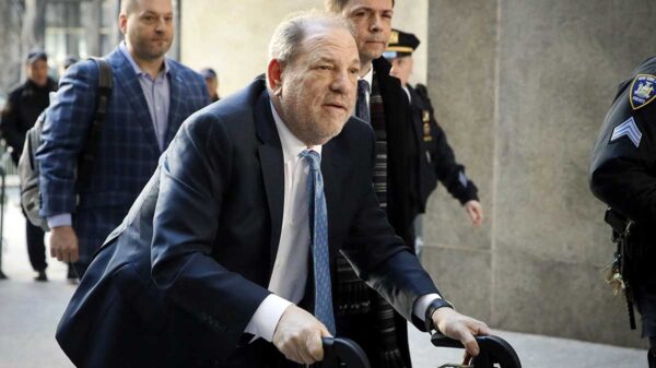 Sentencia de Weinstein es aplazada; sus abogados pretenden otro juicio