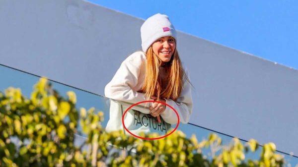 Shakira presume sudadera sobre su tiradera contra Piqué