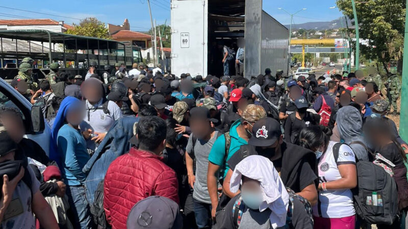 Aseguran en Chiapas traíler con mas de 250 migrantes