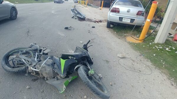 Mujer resulta gravemente lesionada tras ser impactada en moto en la Huayacán (VIDEO).