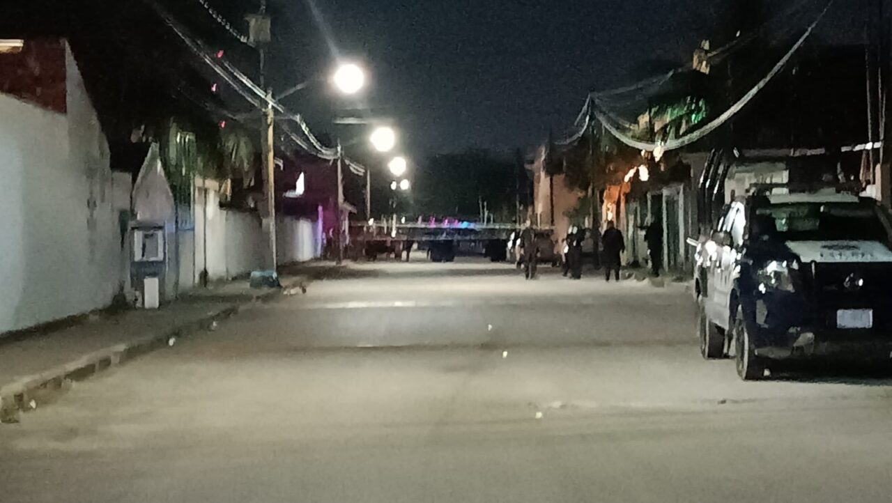 Hallan cuerpo desmembrado al lado de primaria en la Supermanzana 97 de Cancún; la víctima es un hombre que fue dejado en un tambo.