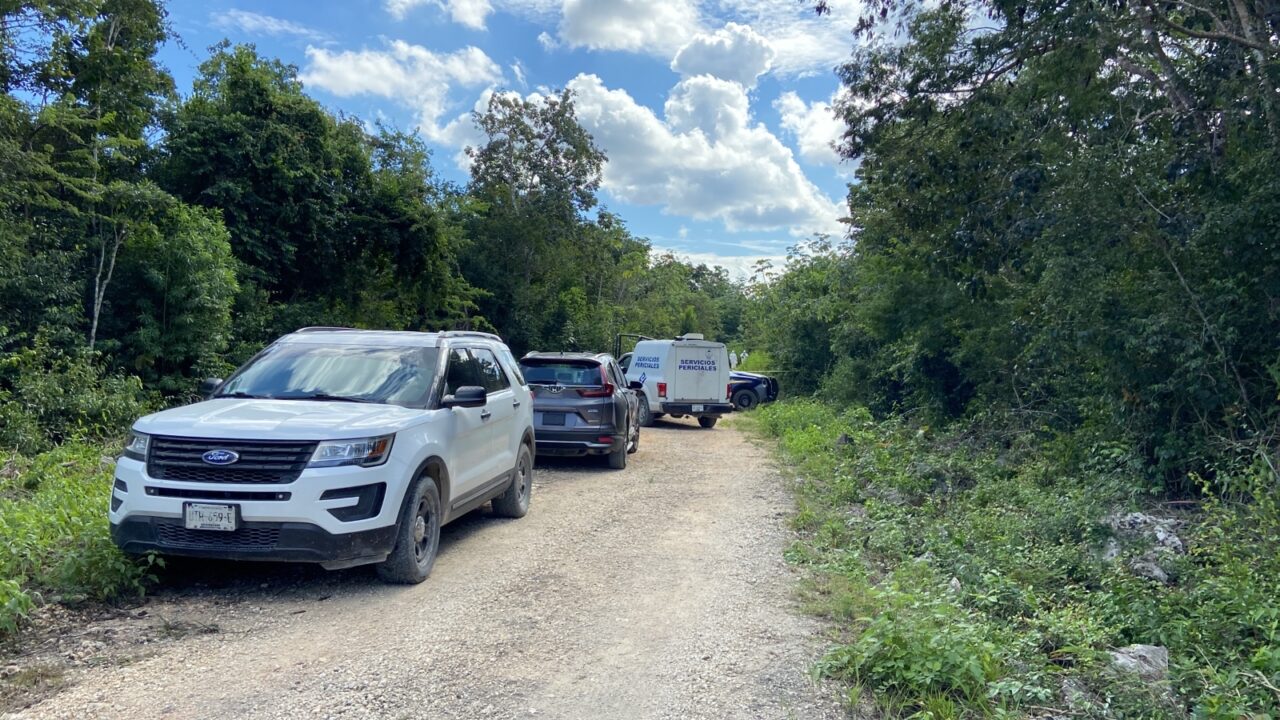 Hallan los cuerpos de dos ejecutados atrás del aeropuerto de Cancún; el reporte se dio desde la tarde del domingo, pero hasta hoy se ubicaron.