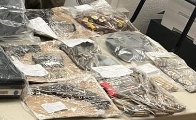 Detiene la FGR a dos taladores clandestinos en Playa del Carmen; caten predio en donde además de madera se decomisaron armas de fuego.