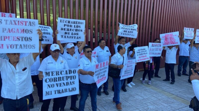 Sitian taxistas la sede del Poder Judicial en Cancún (VIDEOS).