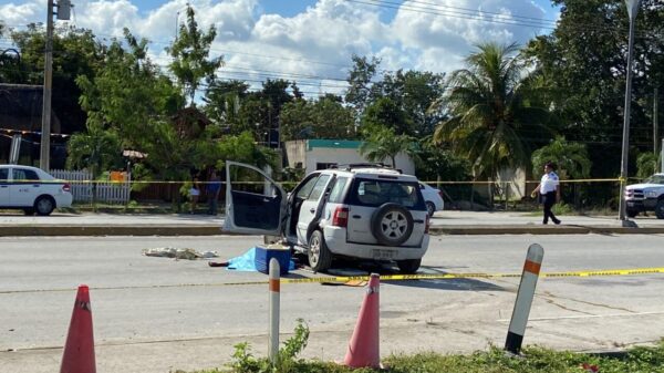 Deja una persona muerta una volcadura en la Portillo de Cancún (VIDEO).
