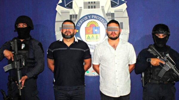 Detienen en Cancún a dos ‘guaruras’ por portación de armas.