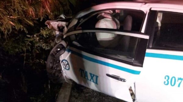 Muere mujer taxista de Playa de Carmen en choque carretero.