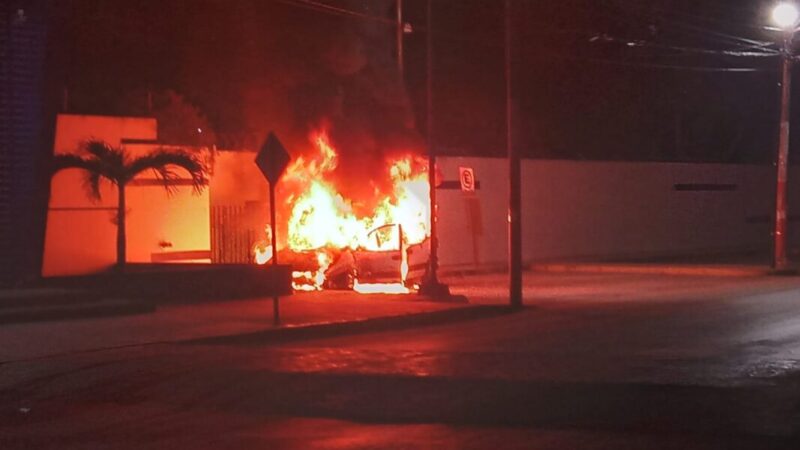 Se salvan de morir quemados frente al ‘Torito’ en Cancún.