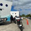 Roban con violencia Aquatours en la Zona Hotelera de Cancún (VIDEO).